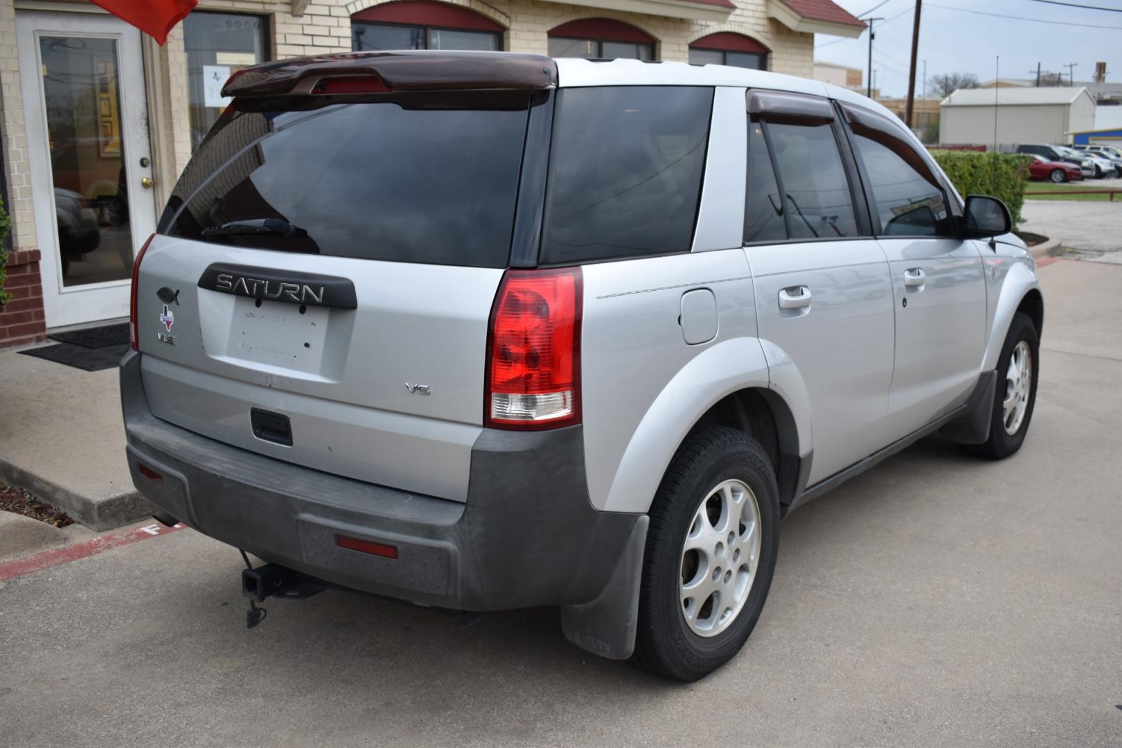 2004 Silver /Gray Saturn Vue FWD V6 (5GZCZ53464S) with an 3.5L V6 SOHC 24V engine, 5-Speed Automatic Overdrive transmission, located at 5925 E. BELKNAP ST., HALTOM CITY, TX, 76117, (817) 834-4222, 32.803799, -97.259003 - $2,995 CASH or Certified Funds Only Coupon does not apply on Cash Vehicles. This Vehicle has a Clean Carfax Report!! Rides and Drives great, it just needs YOU Behind the Wheel!! Open Monday-Friday - 9:00 am- 6:00 pm Closed on Saturdays and Sundays. (817) 834-4222 APPLY ONLINE OPEN ONLIN - Photo#4